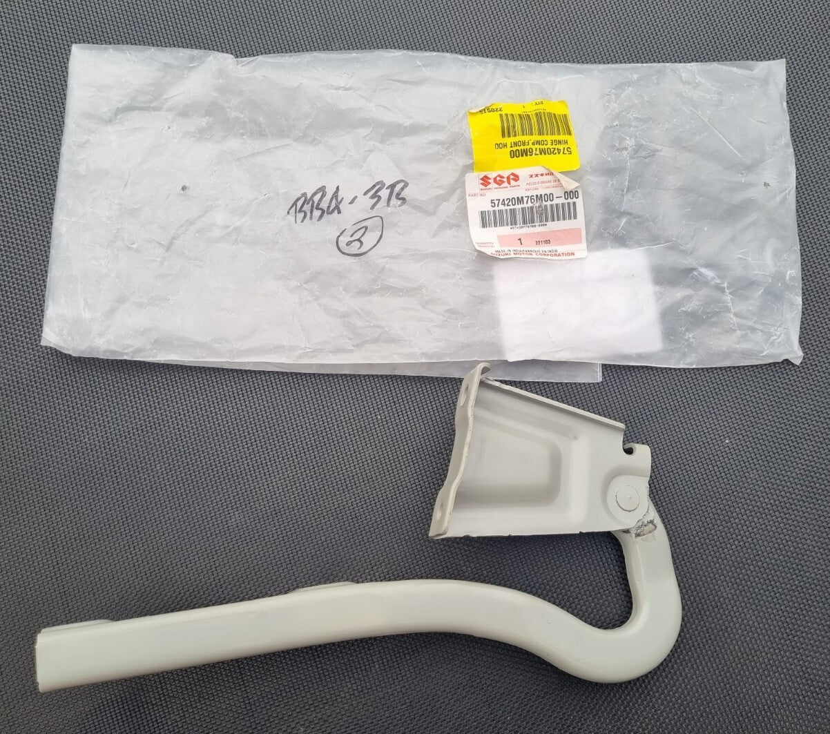 SUZUKI CELERIO 2014-20 LEFT PASSENGER SIDE BONNET HINGE GENUINE SUZUKI