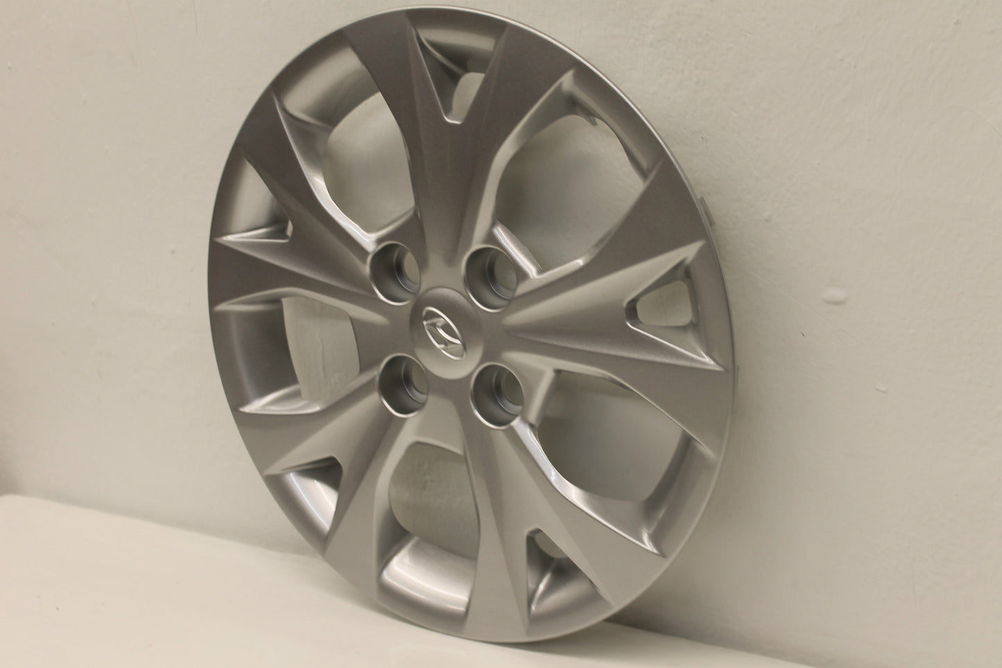 HYUNDAI I10 2014 to 2016 14" inch WHEEL TRIM HUB GENUINE BRAND NEW